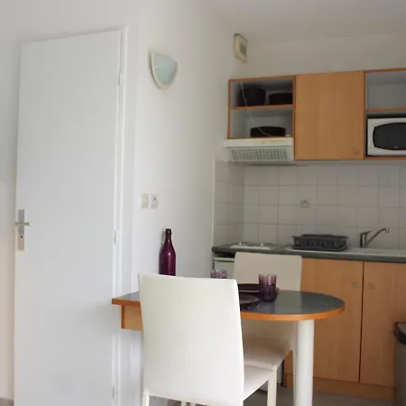 Appartement T2 Avec Balcon, Parking Et Piscine, Proche Commodites - Fr-1-535-32 La Rochelle (Charente-Maritime) Exterior photo